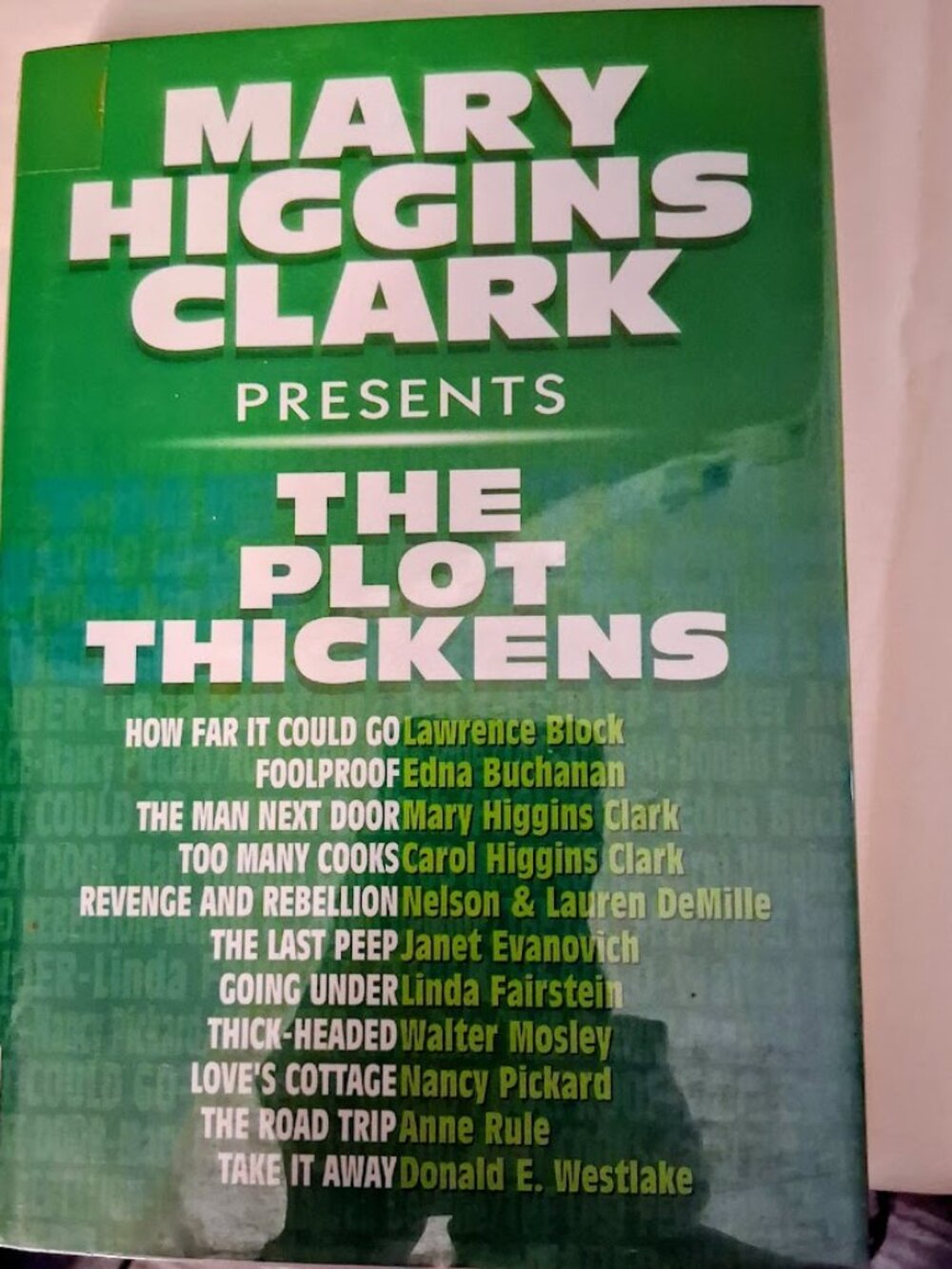 Mary Higgins Clark Presents: The Plot Thickens — Large Print Hardcover